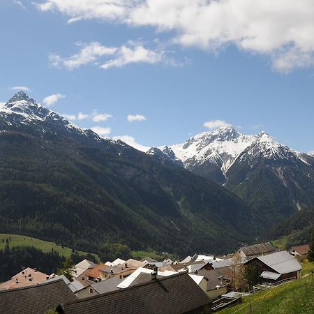 Ferienwohnung Caviezel Tschlin Buitenkant foto