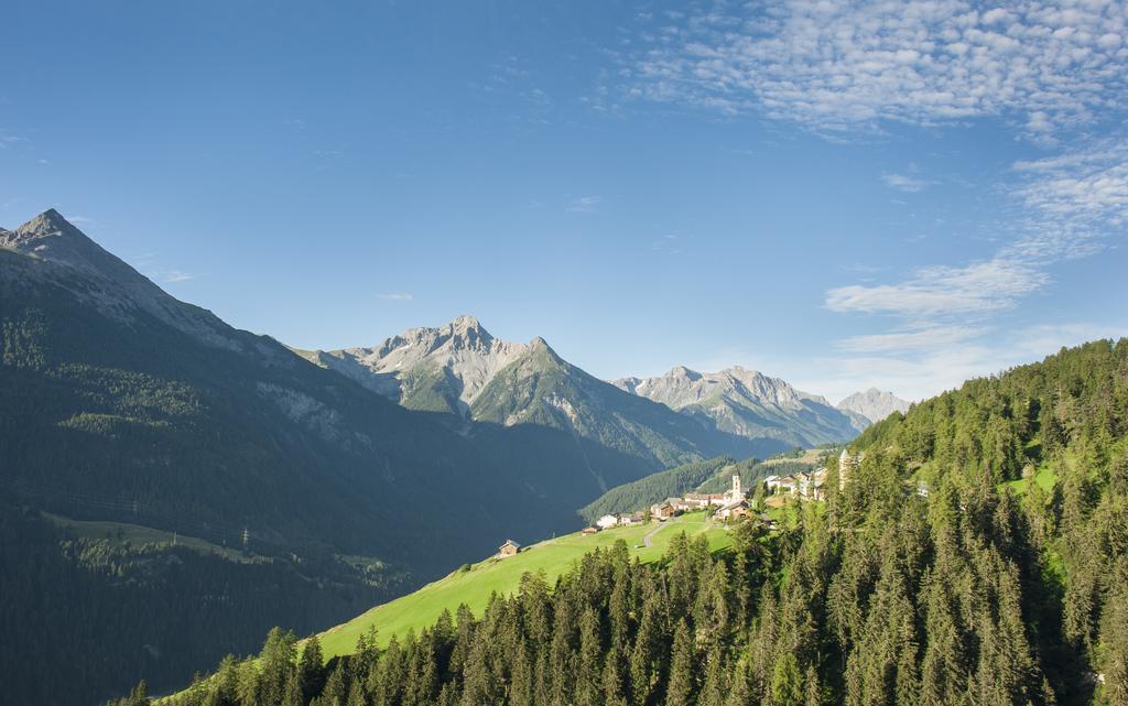 Ferienwohnung Caviezel Tschlin Buitenkant foto