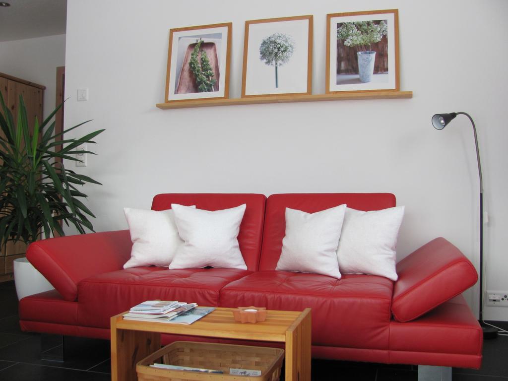 Ferienwohnung Caviezel Tschlin Buitenkant foto