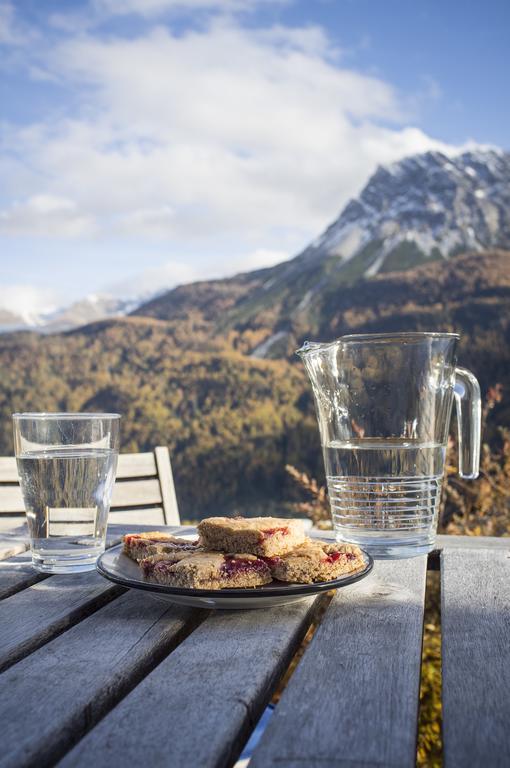 Ferienwohnung Caviezel Tschlin Buitenkant foto